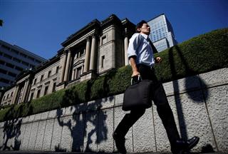 日銀が“物言わぬ安定株主”となる中、生保各社は議決権行使を厳格化している（ロイター）