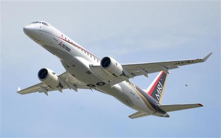 愛知県営名古屋空港を離陸したＭＲＪの試験１号機＝９日午後