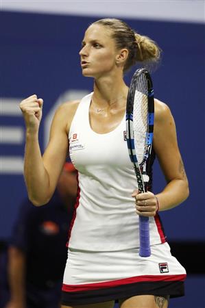 女子シングルス準決勝セリーナ・ウィリアムズから第１セットを奪いガッツポーズのカロリナ・プリスコバ＝ニューヨーク（共同）