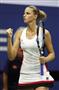 女子シングルス準決勝セリーナ・ウィリアムズから第１セットを奪いガッツポーズのカロリナ・プリスコバ＝ニューヨーク（共同）