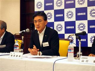 記者会見する自動車総連の相原康伸会長=8日、東京都港区 記者会見する自動車総連の相原康伸会長=8日、東京都港区