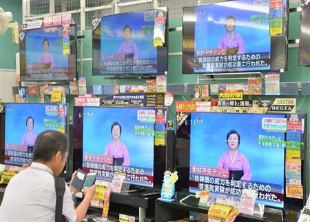 都内では北朝鮮が核実験を行なったことを伝えるニュースが流れた＝９日午後、東京都港区（三尾郁恵撮影）