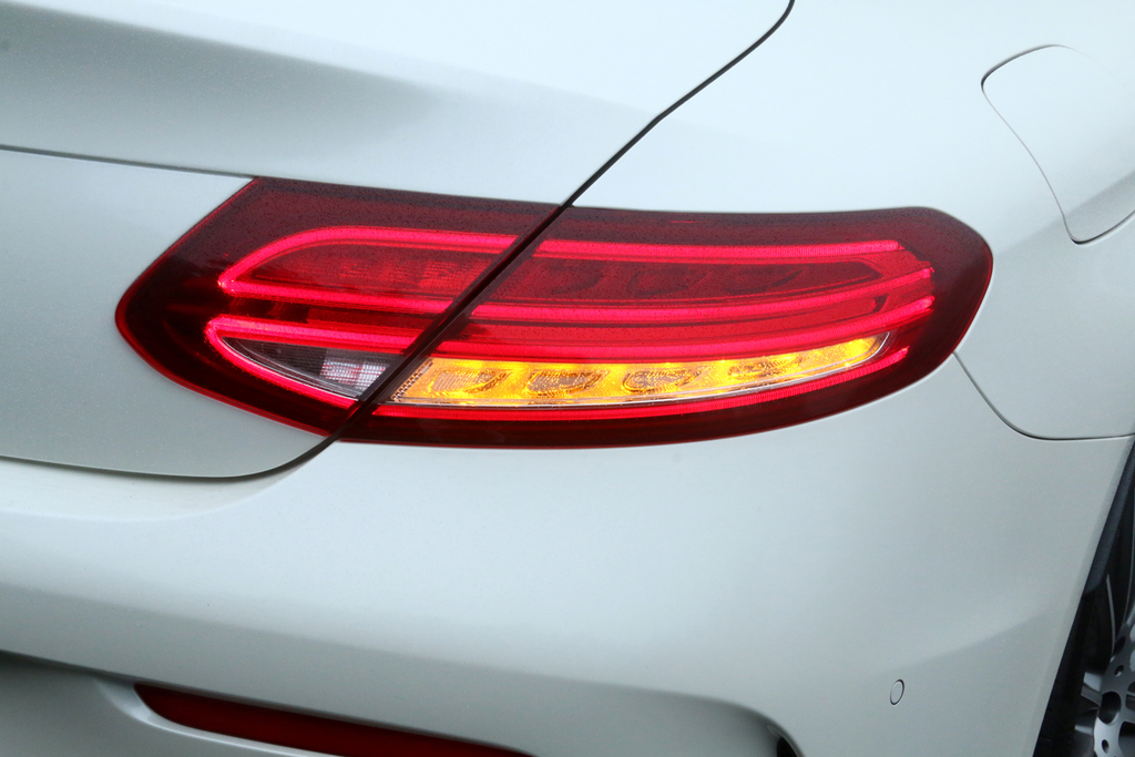 ウインカーを点滅させる