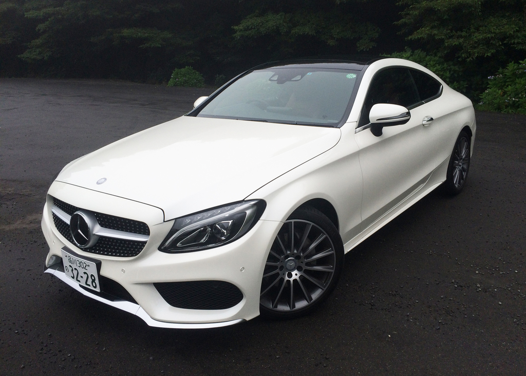 メルセデス・ベンツのＣクラスクーペ（iPhoneで撮影）