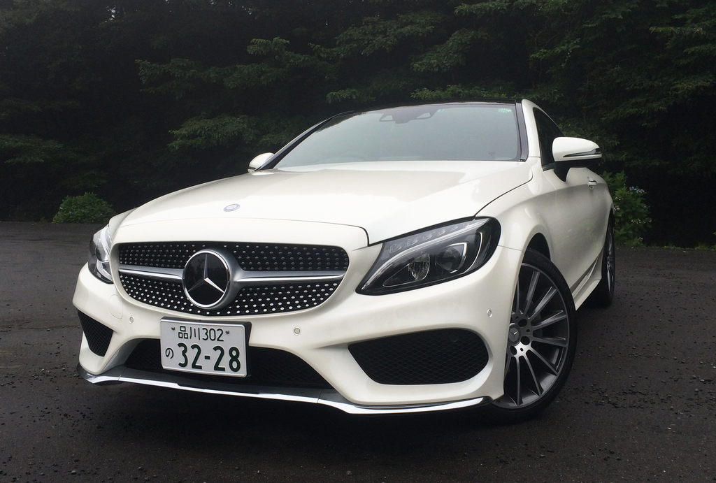 メルセデス・ベンツのＣクラスクーペ（iPhoneで撮影）
