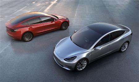 米テスラ・モーターズが２０１７年後半に生産を開始する新型セダン「モデル３」（テスラ提供・共同）