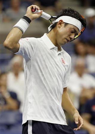 男子シングルス準決勝で、ポイントを失い悔しがる錦織圭＝ニューヨーク（共同）