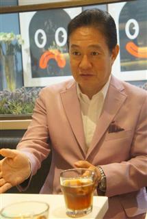 １３日、インタビューに応じたピーチ・アビエーションの井上慎一最高経営責任者（ＣＥＯ）（河崎真澄撮影）