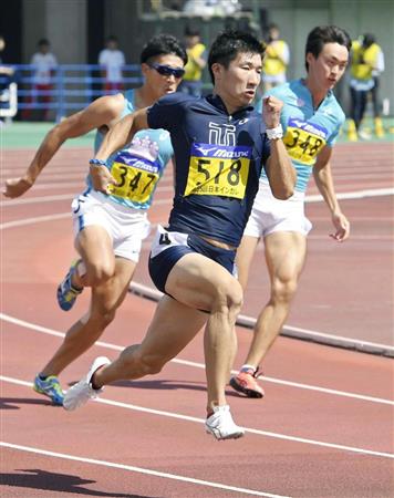 日本学生対校陸上・男子２００メートル決勝２０秒６０で優勝した桐生祥秀（中央）＝４日、埼玉県の熊谷スポーツ文化公園陸上競技場