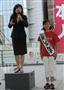 参院選で自民党公認の三原じゅん子氏（右）の応援に駆けつけた野田聖子氏＝横浜市港北区