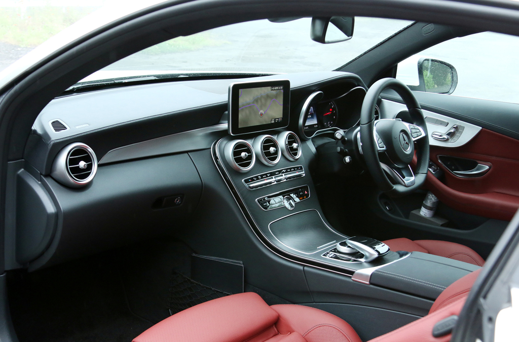 デザイン、質感ともに完璧。エレガントな雰囲気が漂う内装