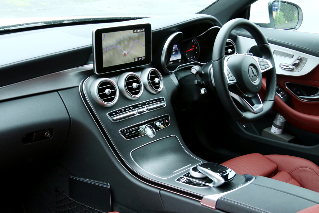 デザイン、質感ともに完璧。エレガントな雰囲気が漂う内装