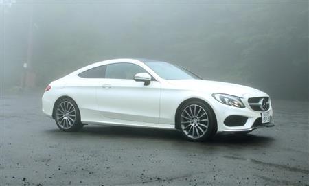 メルセデス・ベンツのＣクラスクーペ。スポーティーなラインが実にきれい