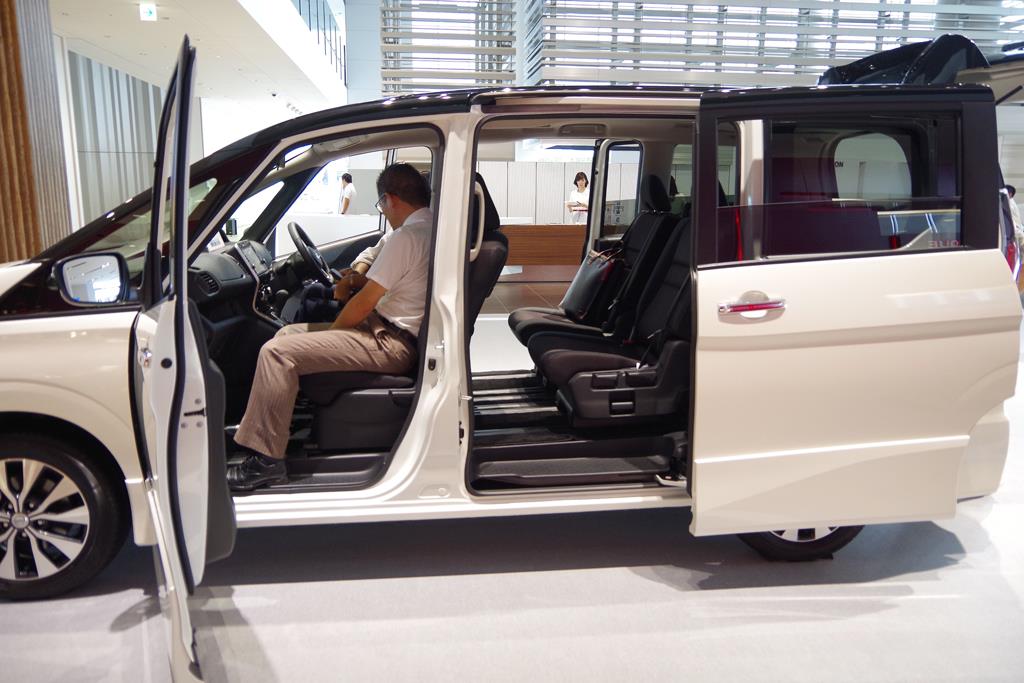 日産の新型「セレナ」