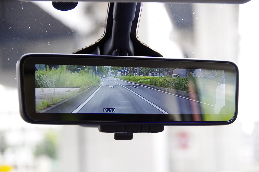 日産の新型「セレナ」。「スマート・ルームミラー」は視界良好。画質も良い