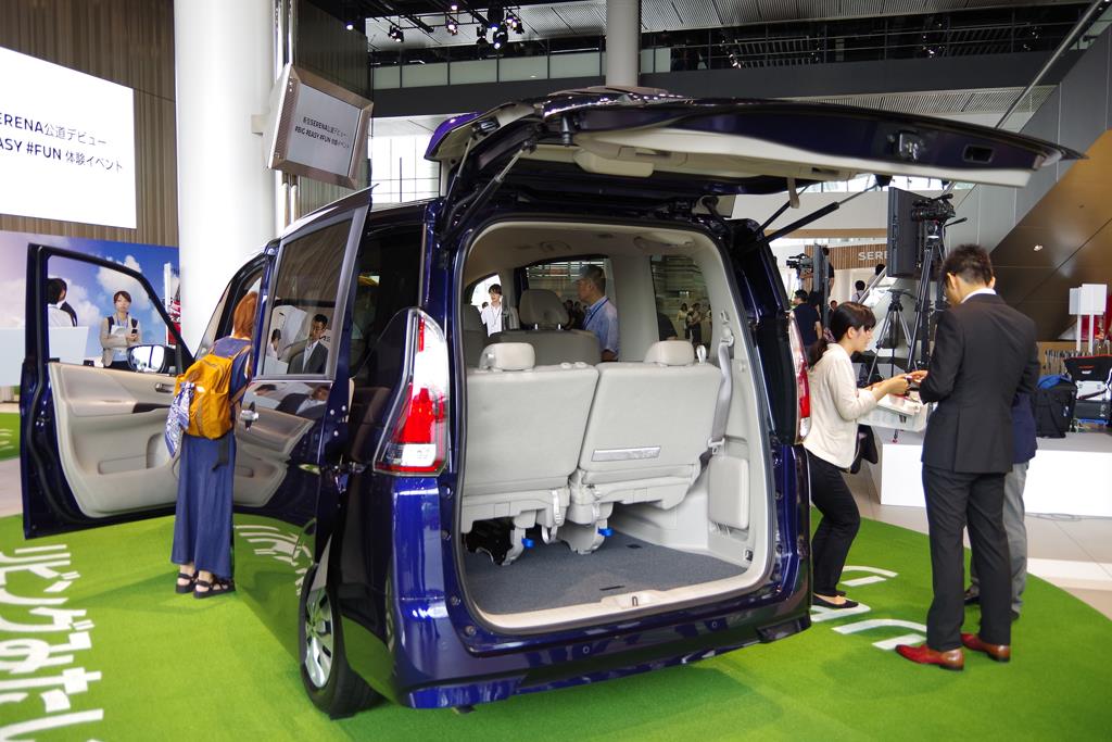 日産の新型「セレナ」