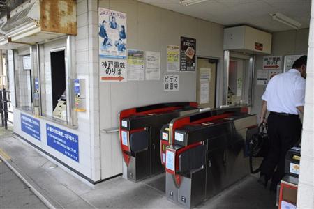 無人駅ながら自動改札になっている神戸電鉄粟生駅の改札＝兵庫県小野市粟生町
