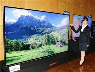 シャープが披露した4Kテレビ=20日、東京都港区(宇野貴文撮影) シャープが披露した4Kテレビ=20日、東京都港区(宇野貴文撮影)