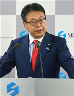 閣議後に記者会見する世耕経産相=20日午前、経産省 閣議後に記者会見する世耕経産相=20日午前、経産省