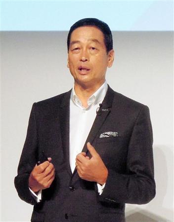 資生堂が立ち上げた新ブランド「ＰＬＡＹＬＩＳＴ（プレイリスト）」について記者会見で説明する魚谷雅彦社長＝２１日午前、東京都港区