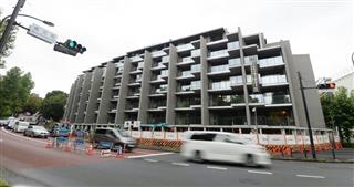 住友不動産が販売する「ガーデンヒルズ四ツ谷迎賓の森」。富裕層をターゲットとした高額物件は好調を持続している＝東京都新宿区