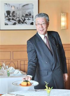 池波正太郎の接客もしたというサービススタッフの栗原昭広さん