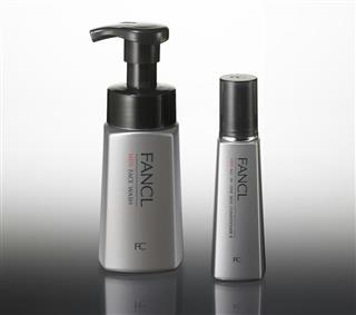 洗顔料(左)「ファンケルメンフェイスウォッシュ」(内容量180ミリリットル、約30日分、価格は1512円)と「ファンケルメンオールインワンスキンコンディショナーIIしっとり」(内容量60ミリリットル、約30日分、価格は2700円) 洗顔料(左)「ファンケルメンフェイスウォッシュ」(内容量180ミリリットル、約30日分、価格は1512円)と「ファンケルメンオールインワンスキンコンディショナーIIしっとり」(内容量60ミリリットル、約30日分、価格は2700円)