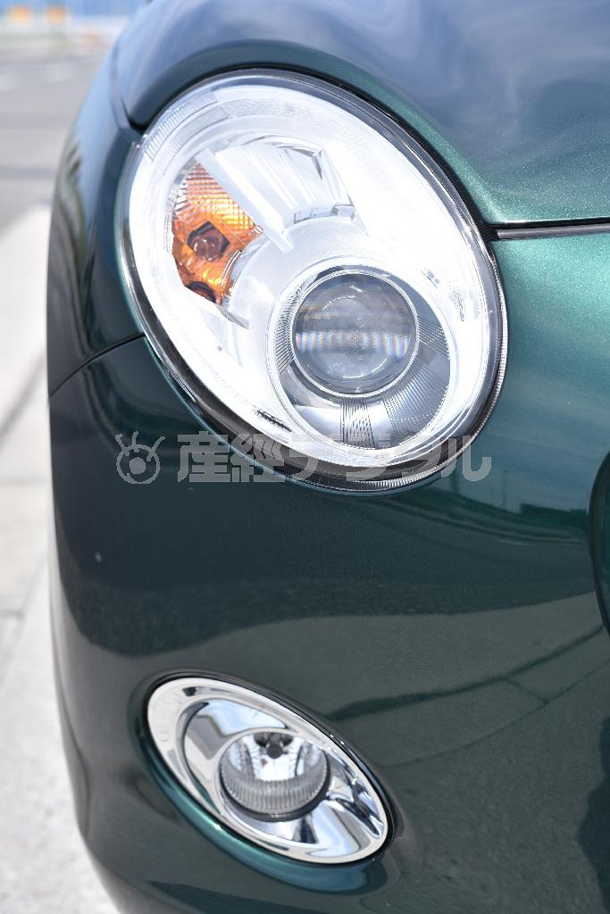 プロジェクターランプが黒目のよう。ダイハツ・コペンセロ