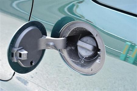 給油口の蓋は円形。ダイハツ・コペンセロ