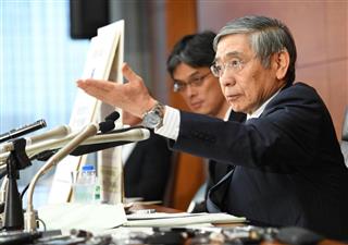 金融政策決定会合後に記者会見する日銀の黒田東彦総裁。市場との対話を促進しようと努めている