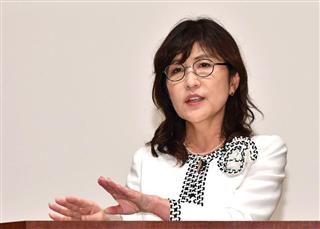 言論テレビ放送４周年感謝の集いで話す稲田朋美防衛相＝２５日午後、東京都千代田区（山崎冬紘撮影）