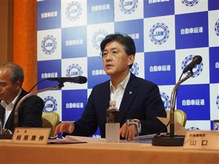 記者会見する自動車総連の相原康伸会長＝２０１６年９月２９日、東京都港区赤坂のＡＮＡインターコンチネンタルホテル東京（会田聡撮影）