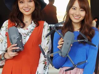 ＤＪＩが注文販売を始めた小型ドローン「ＭａｖｉｃＰｒｏ」＝２９日、東京都千代田区