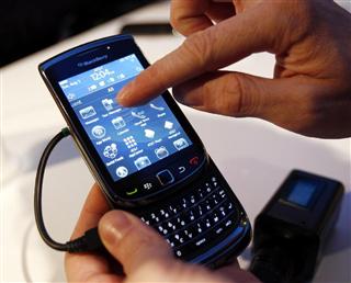 ブラックベリーのスマートフォン（ロイター＝共同）