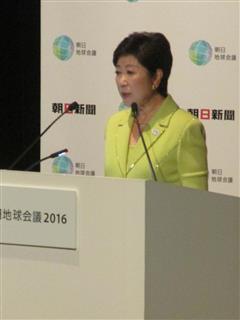 五輪に向け、東京を環境先進都市にすると述べた小池百合子都知事=2日、東京都千代田区 五輪に向け、東京を環境先進都市にすると述べた小池百合子都知事=2日、東京都千代田区
