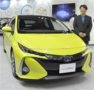トヨタ自動車の新型「プリウスＰＨＶ」＝東京都江東区