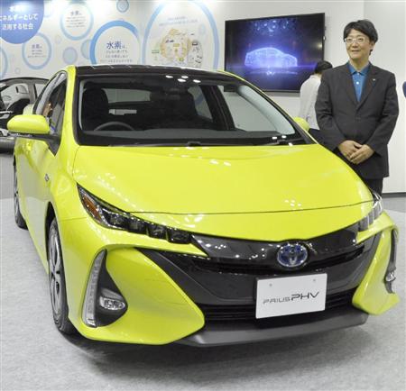 トヨタ自動車の新型「プリウスＰＨＶ」＝東京都江東区