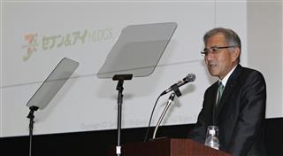記者会見するセブン&アイ・ホールディングスの井阪隆一社長=6日、東京都中央区 記者会見するセブン&アイ・ホールディングスの井阪隆一社長=6日、東京都中央区