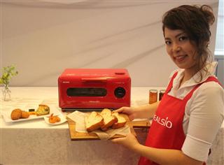 シャープのウオーターオーブン新製品「ヘルシオグリエ」=9月2日、東京都内 シャープのウオーターオーブン新製品「ヘルシオグリエ」=9月2日、東京都内