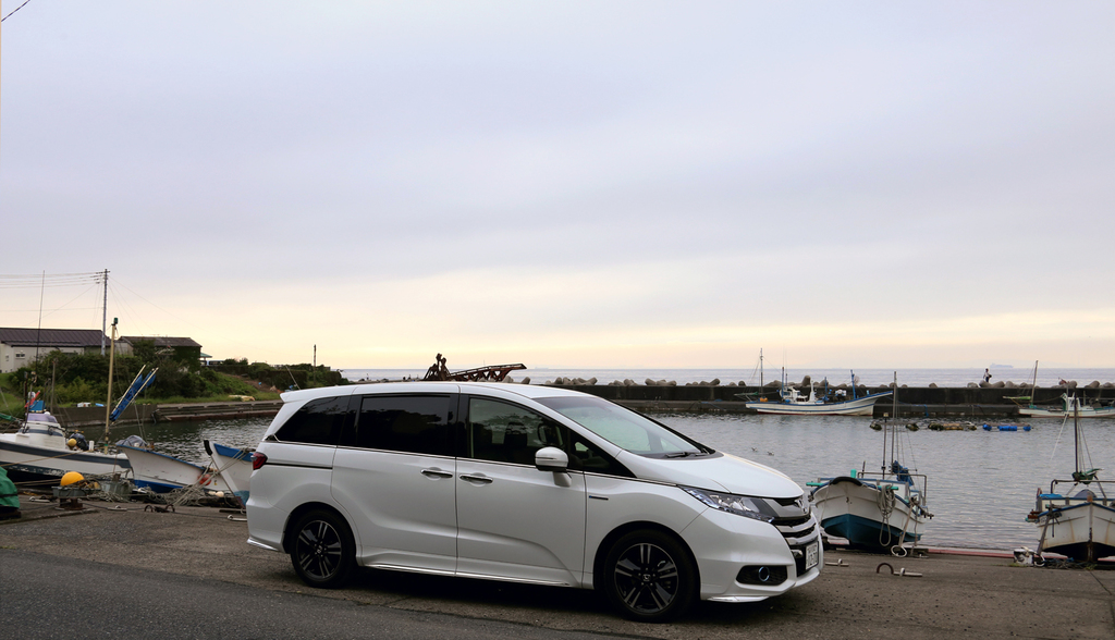 千葉県の小さな港とオデッセイＨＶ