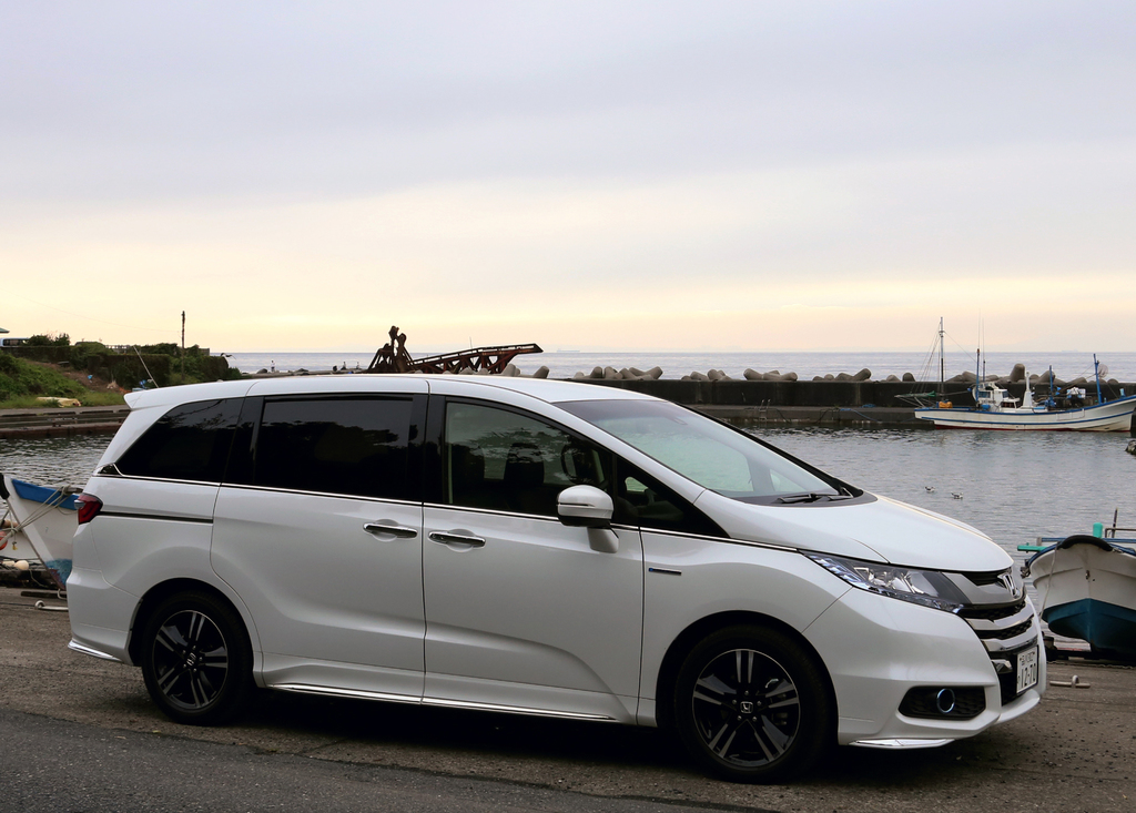 千葉県の小さな港とオデッセイＨＶ