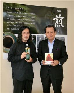 芥川賞作家・又吉直樹氏とは、ＴＶ番組をはじめ数々のコラボレーションを実現（右が横山会長）