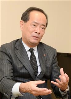 インタビューに応じる高島屋の木本茂社長＝東京都中央区