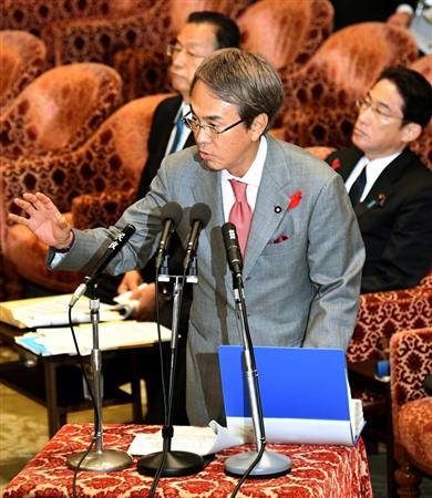 衆院ＴＰＰ特別委で答弁する石原ＴＰＰ相＝１４日