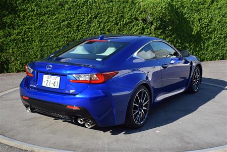 レクサスの高性能クーペ「ＲＣ Ｆ」。カラーは「ヒートブルーコントラストレイヤリング」