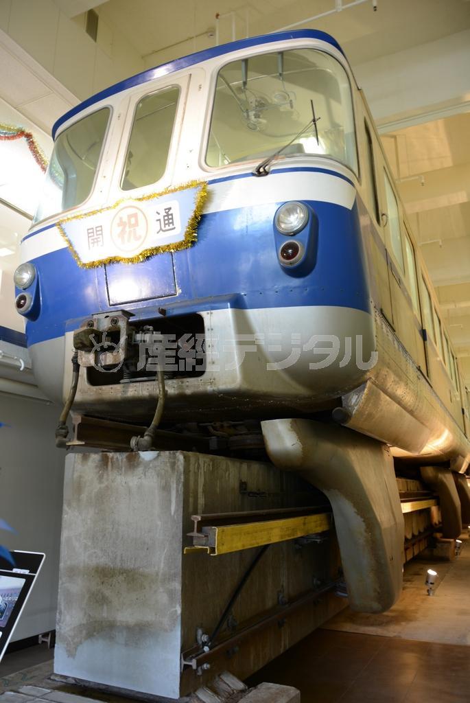 米ロッキード社の航空機製造技術が取り入れられた姫路モノレールの車両。姫路市の手柄山交流ステーションで展示されている