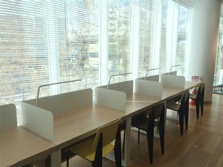 １０月６日、ＪＲ京都駅の八条口にオープンしたスクール、ライブラリー・コワーキングスペース、ギャラリーを併設した「ワコールスタディホール京都」の一室