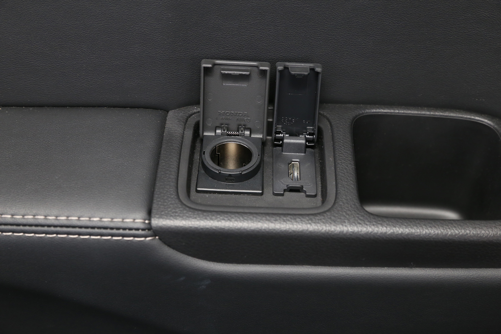 ３列目にもＨＤＭＩ端子を備える