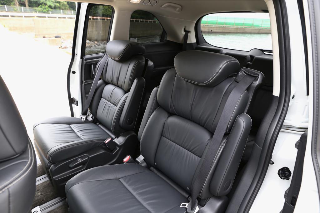 オデッセイＨＶの２列目キャプテンシート