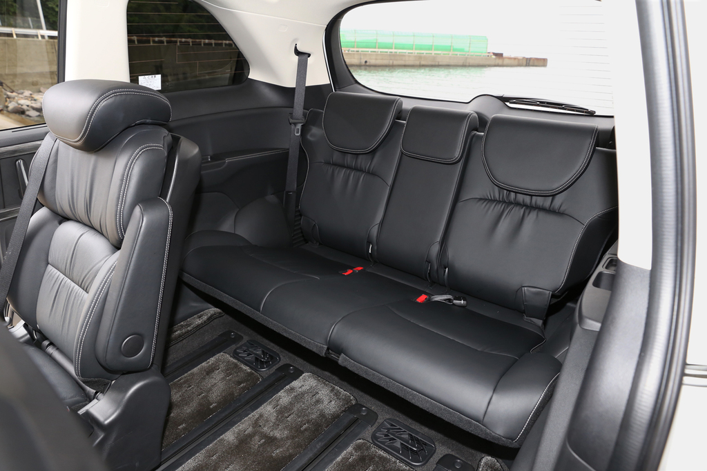 オデッセイＨＶの３列目シート